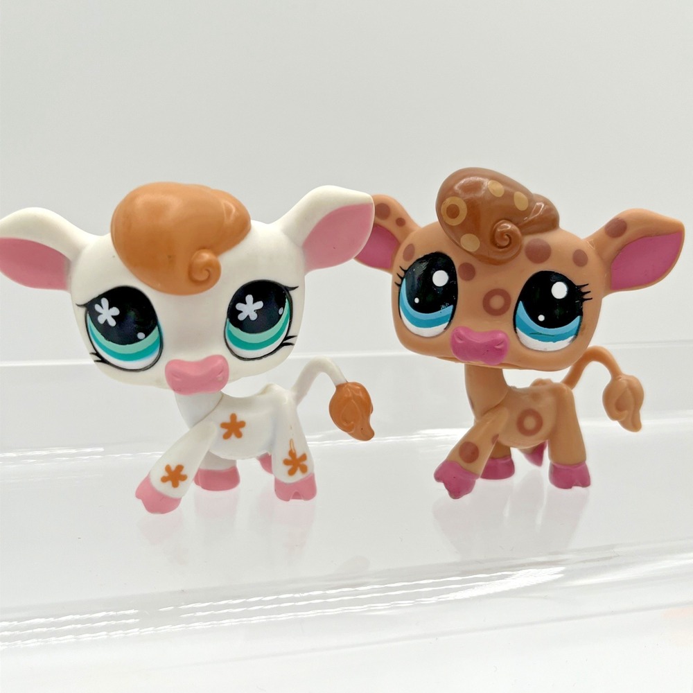 Littlest Pet Shop LPS Cow cows #877 & #2307 2007 Hasbro Lot of 2